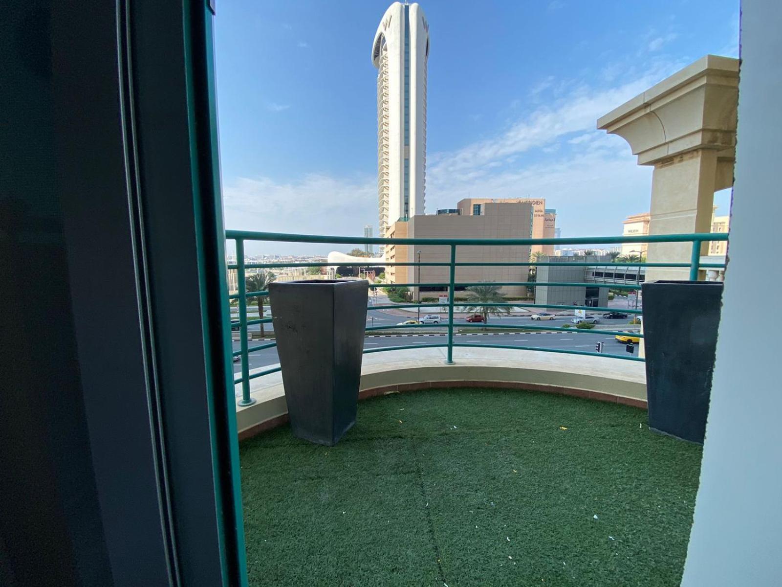 Nice Single Rooms For "Girls" Only In Dubai, Marina Экстерьер фото