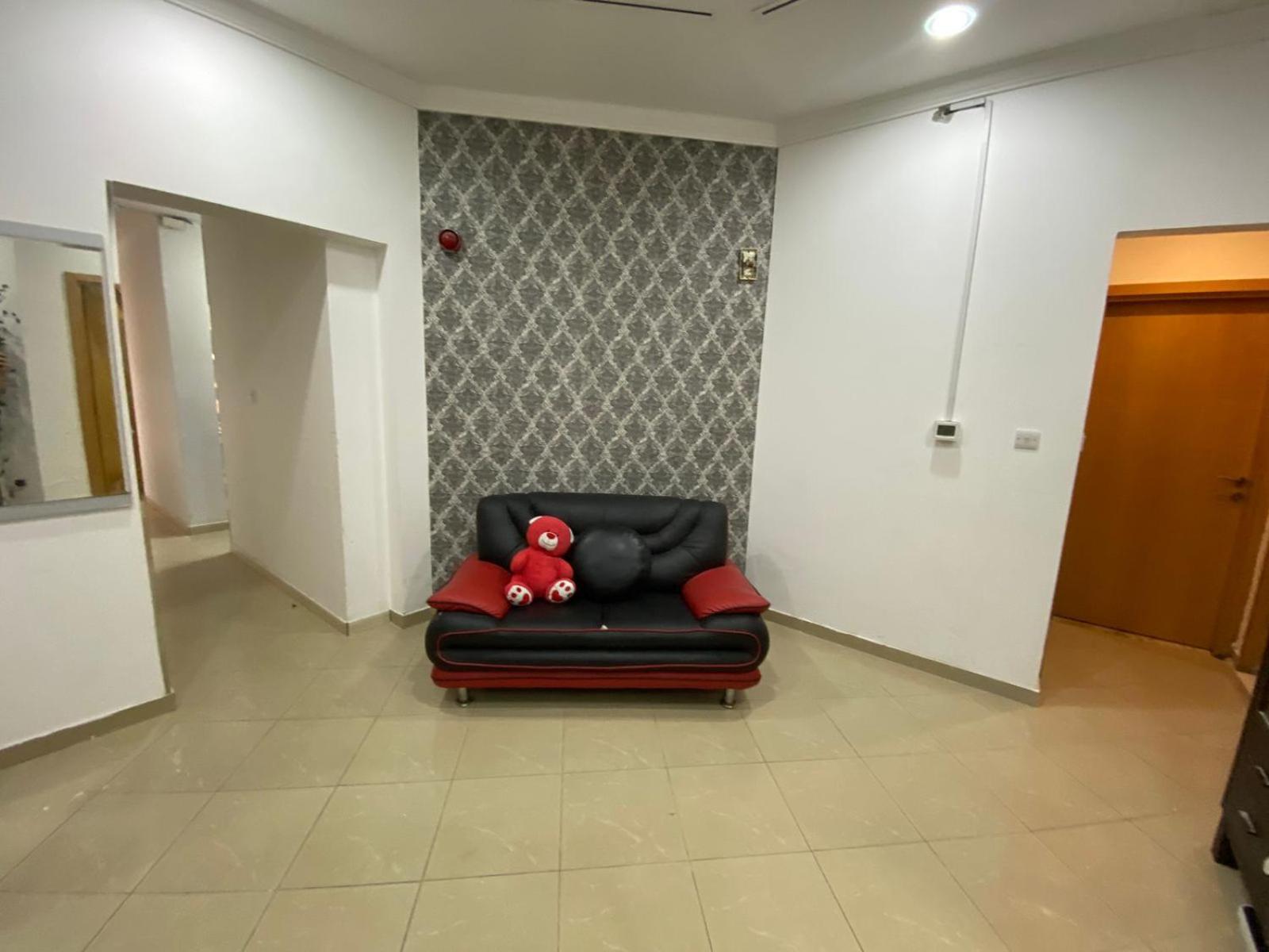Nice Single Rooms For "Girls" Only In Dubai, Marina Экстерьер фото