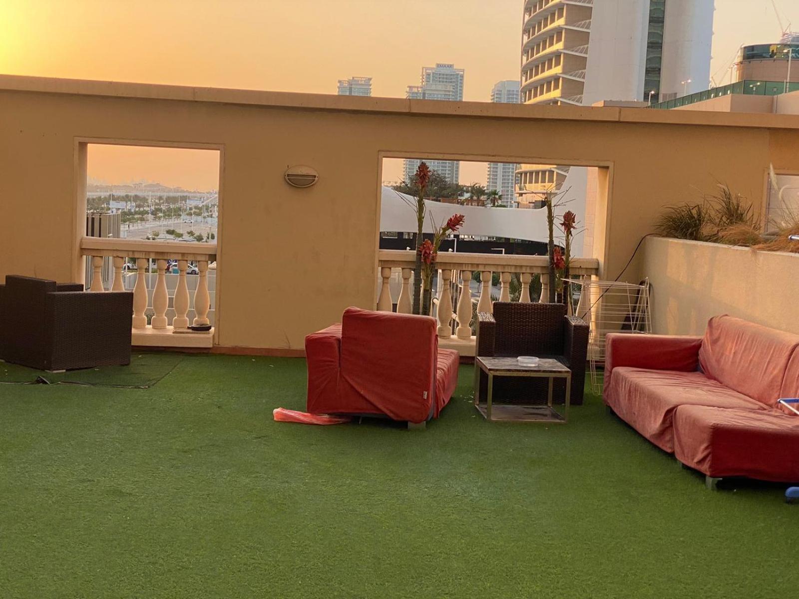 Nice Single Rooms For "Girls" Only In Dubai, Marina Экстерьер фото