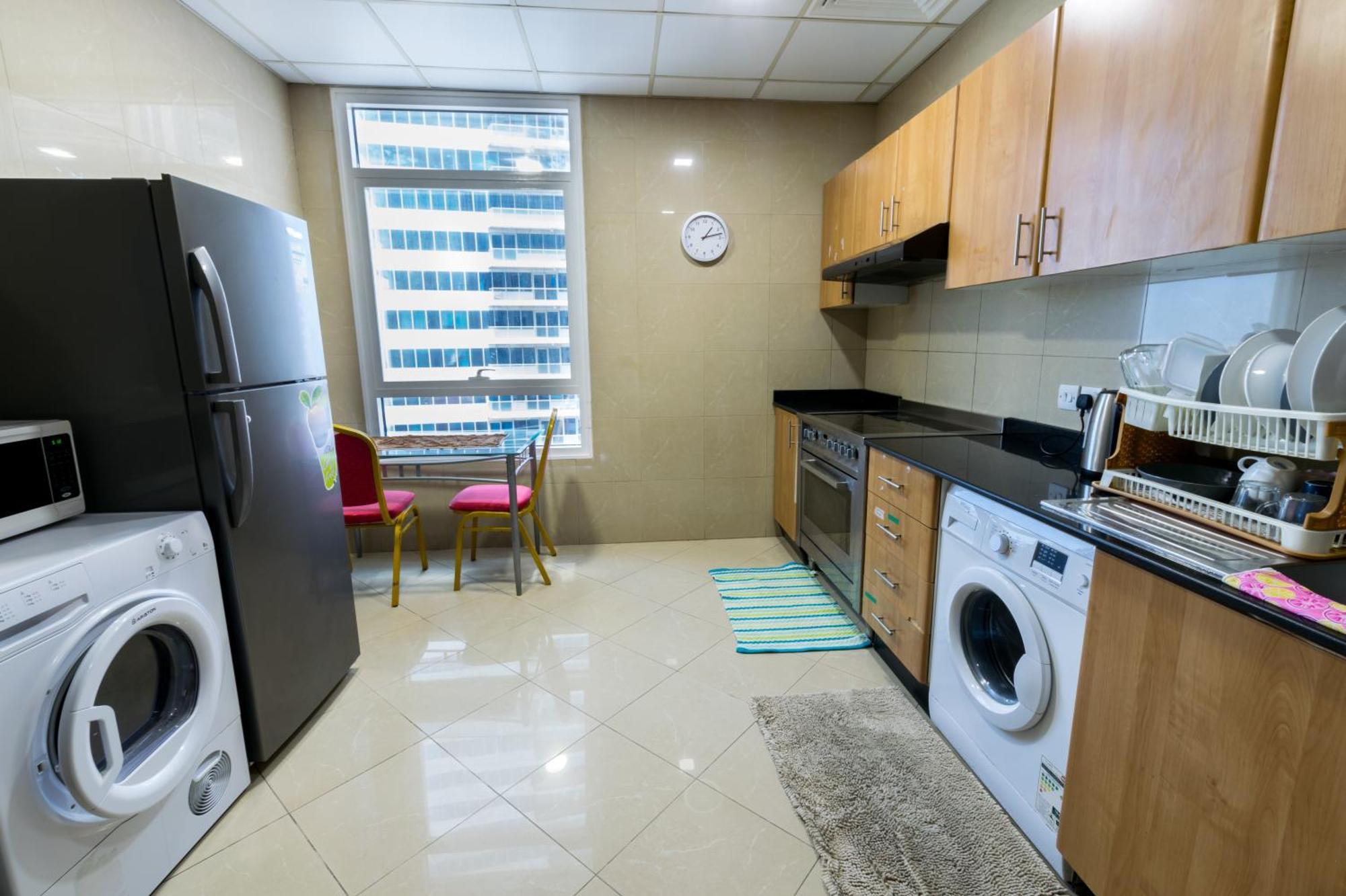 Nice Single Rooms For "Girls" Only In Dubai, Marina Экстерьер фото