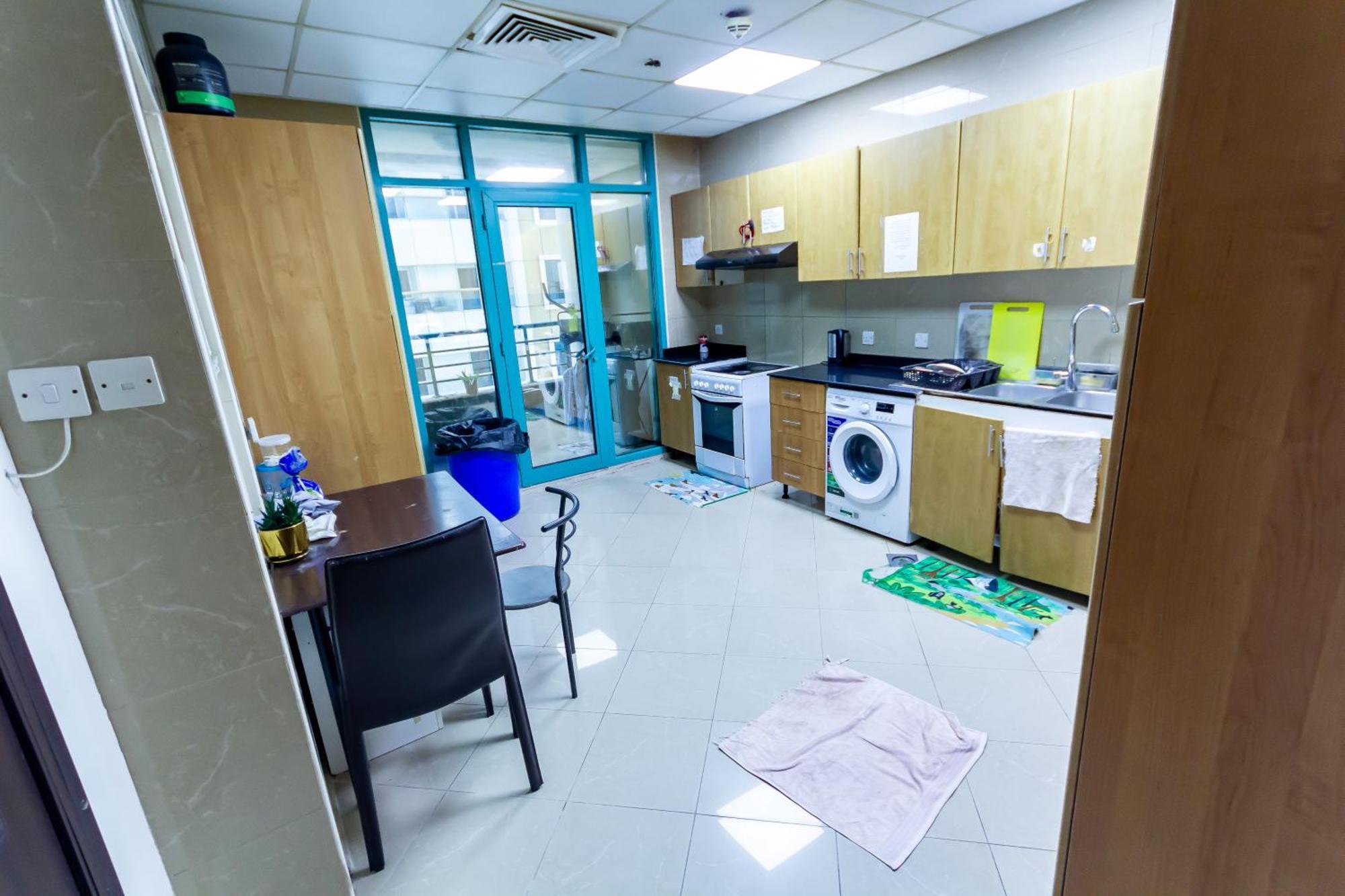 Nice Single Rooms For "Girls" Only In Dubai, Marina Экстерьер фото