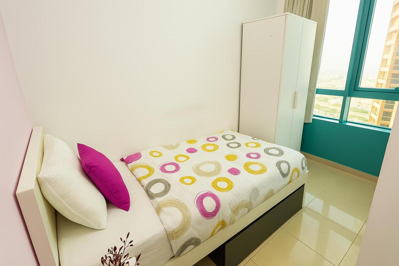 Nice Single Rooms For "Girls" Only In Dubai, Marina Экстерьер фото
