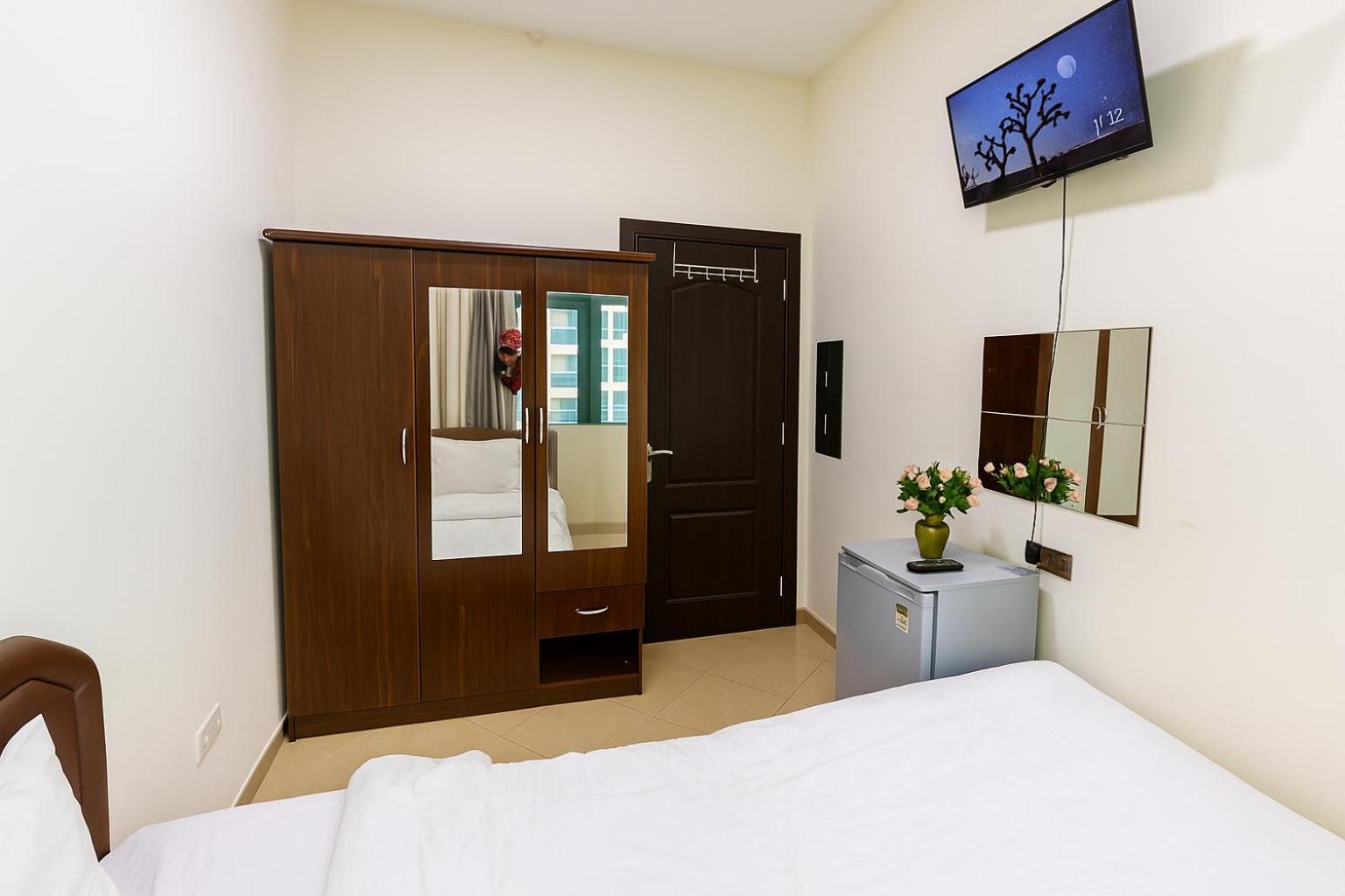 Nice Single Rooms For "Girls" Only In Dubai, Marina Экстерьер фото