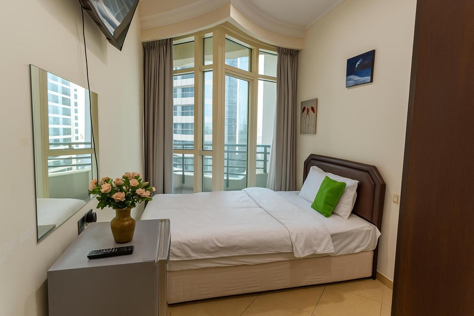 Nice Single Rooms For "Girls" Only In Dubai, Marina Экстерьер фото