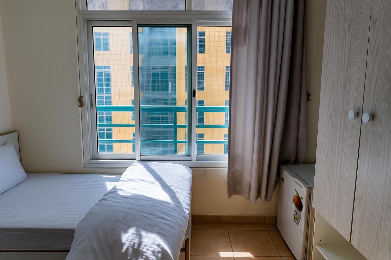 Nice Single Rooms For "Girls" Only In Dubai, Marina Экстерьер фото