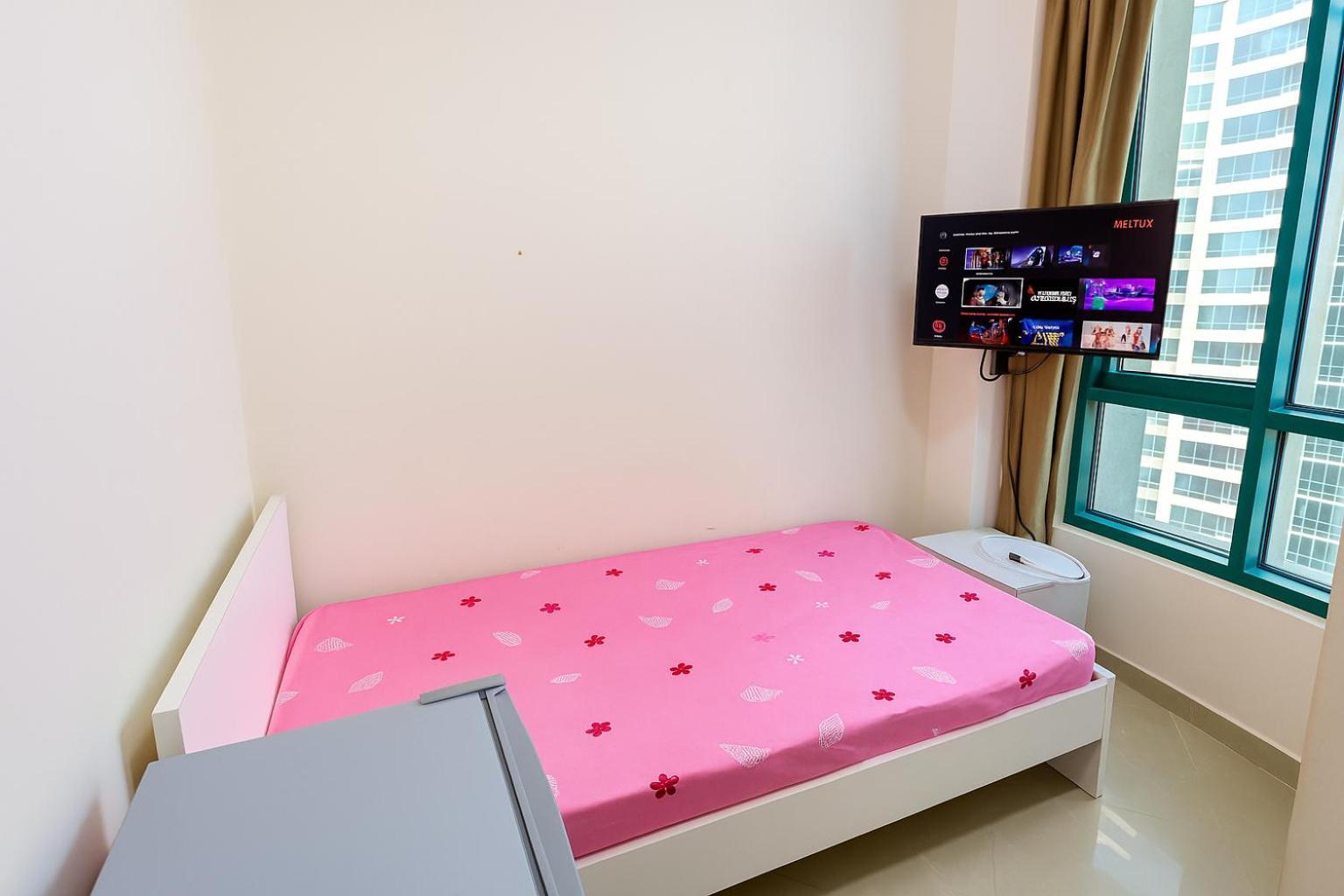 Nice Single Rooms For "Girls" Only In Dubai, Marina Экстерьер фото